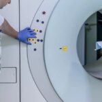Aprenda o que é preciso para ter um equipamento de ressonância magnética em clínicas
